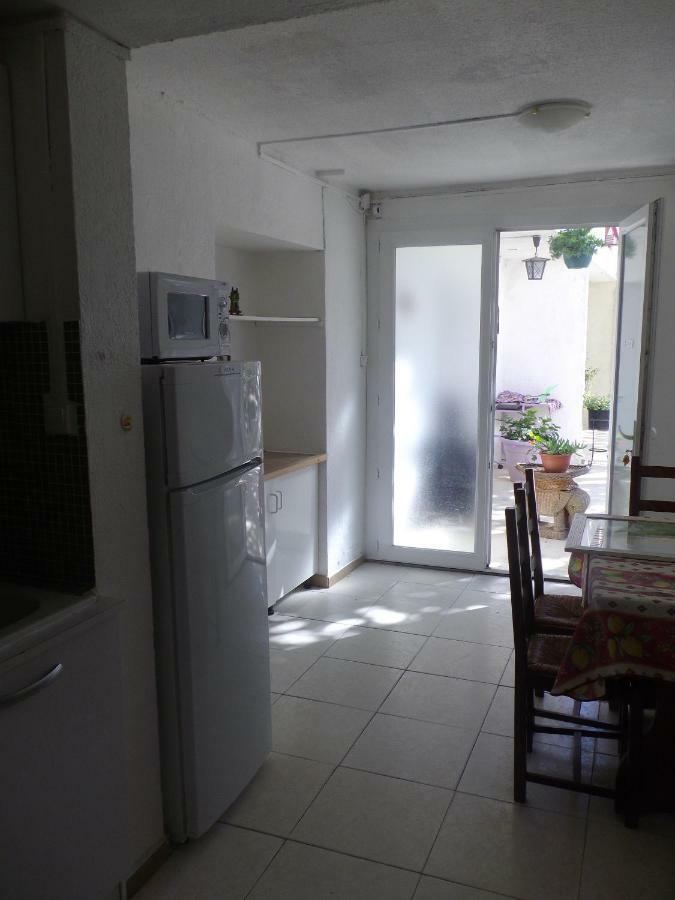 Auberge Des Garrigues Nimes Exterior photo